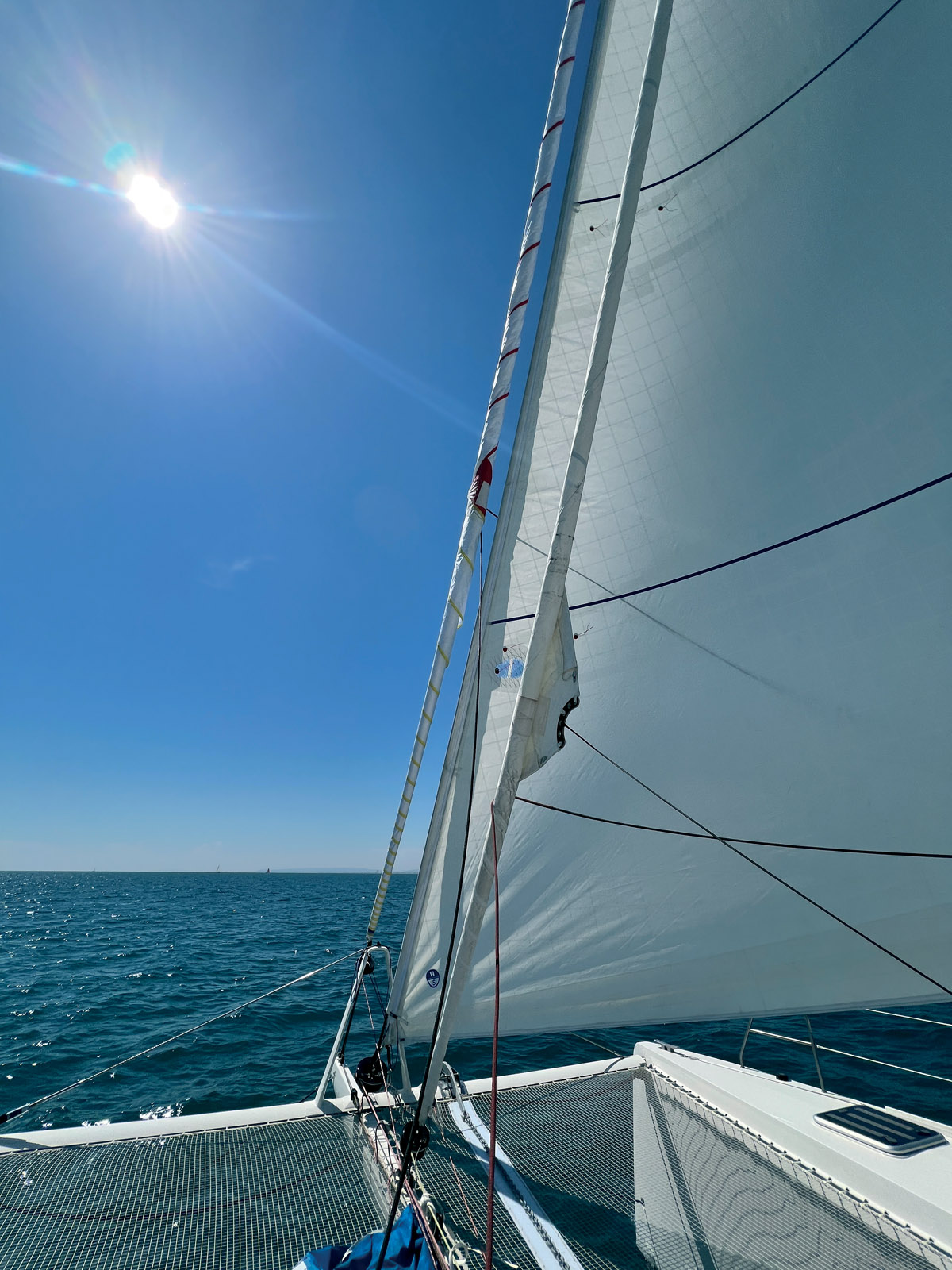 Gennaker, solent, and staysail: the perfect sail for every condition! There’s only one  requirement: you have to furl the solent  to tack.