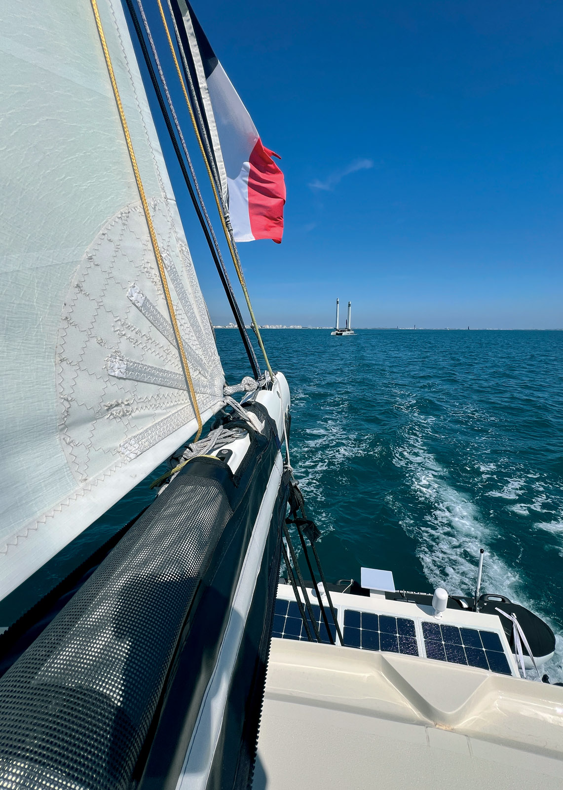 No flybridge, but a boom flush with the coachroof to make the best use of the available area for the mainsail.