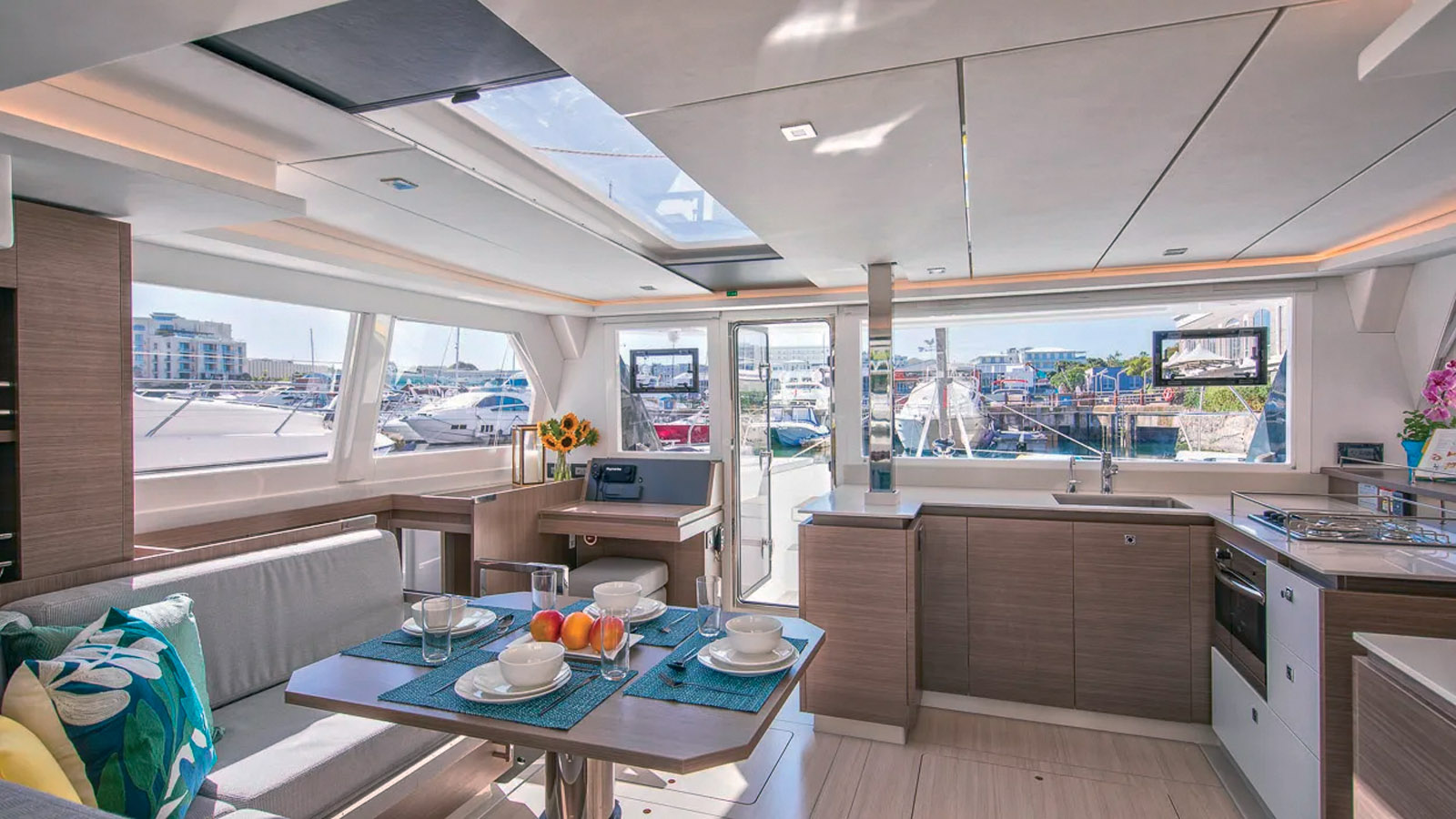 The forward door remains one of the 42’s greatest assets: it completely transforms the flow between the cockpit, the nacelle, and the foredeck.