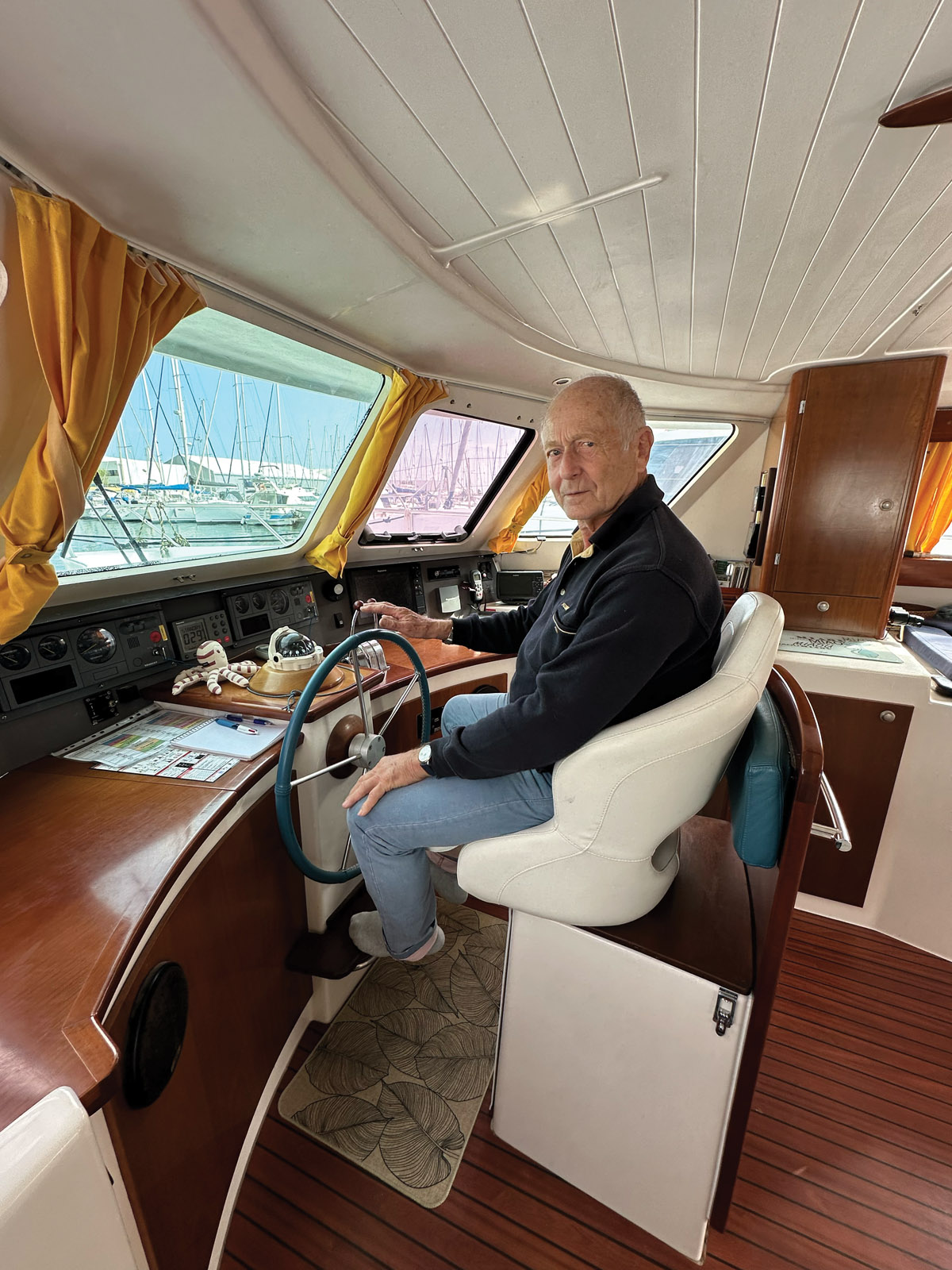 “Forget speed and enjoy the sea to the max”: this is Jacques’ very apt summary of his powercat, which he is reluctantly parting with.