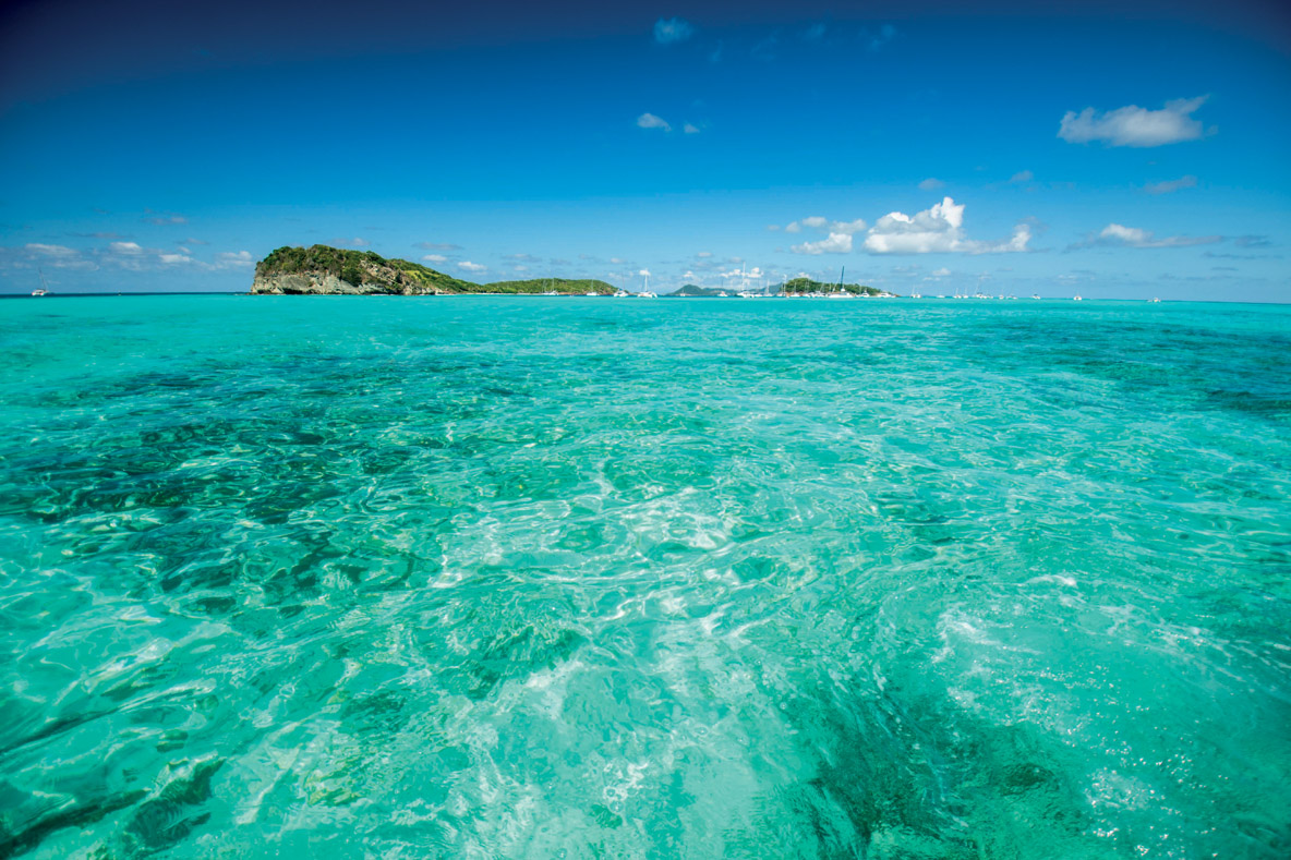 Calm days are ideal for enjoying the archipelago.