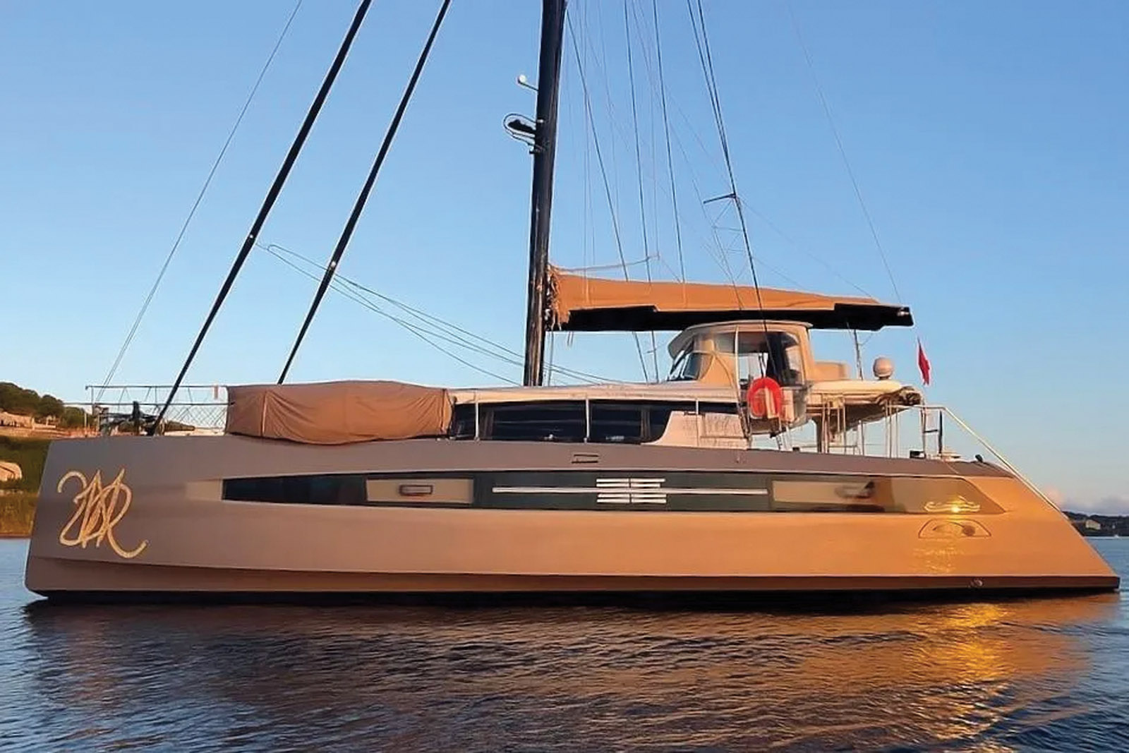Built to circumnavigate, this unique Privilège is just waiting to set sail again!