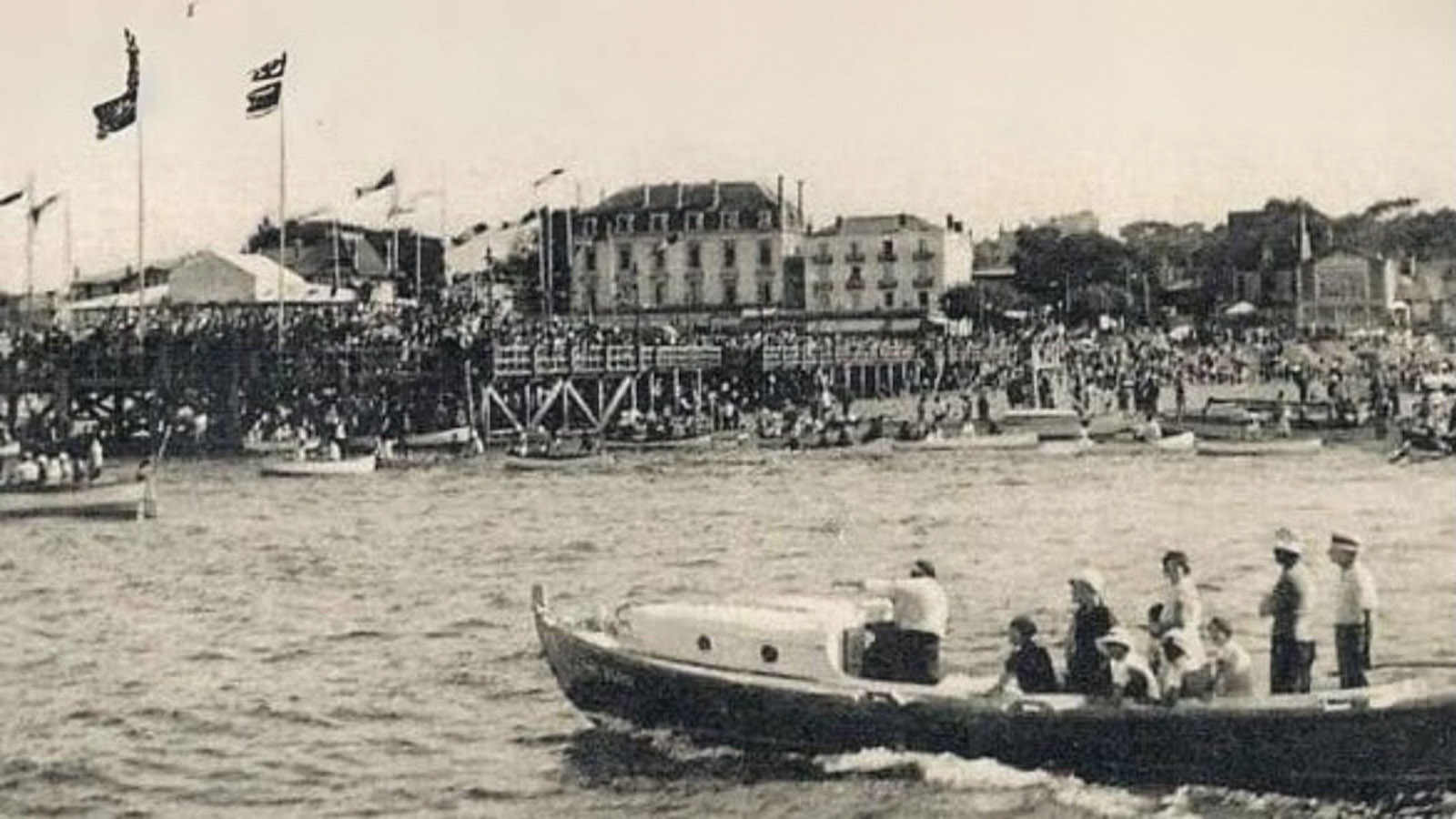 One of the very first Arcachon Bay pinasses powered by a Couach engine.