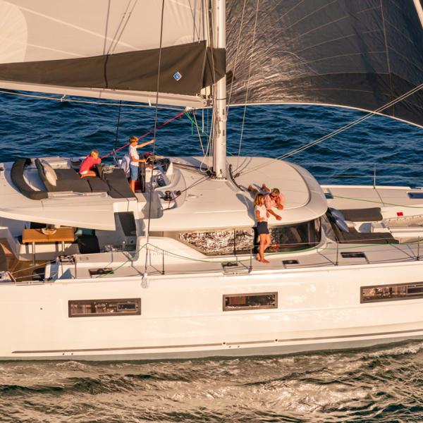 The mast on the 46 is located 2m further aft than the traditional position on the forward bulkhead, making the boom shorter and manageable. The main is elevated for better profile performance, battens much higher and there is a self-tacking solent with a 