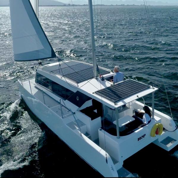 Simply hop on board and off you go for a vacation on the water, as a couple or with the family.  The HopYacht 30 inaugurates a new sector in leisure boating - easy, economical and non-polluting.