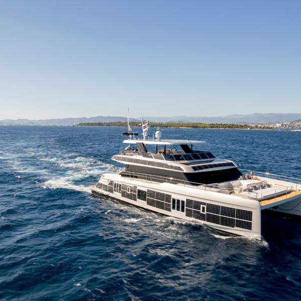 The Sunreef 80 Power ECO benefits from the studies carried out on the 80 Power’s hulls: passage through the sea is always excellent and helps to minimize fuel consumption.