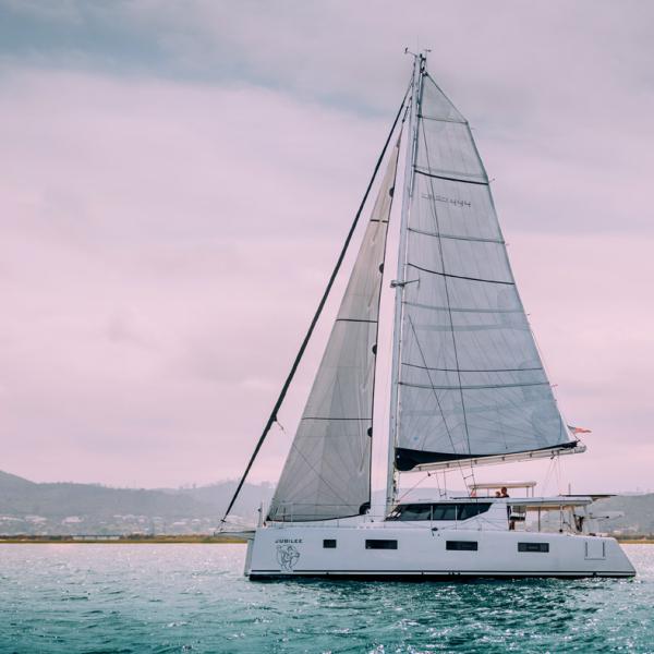 The Vision 444 features a simple, modern and timeless design that’s not lacking in elegance.