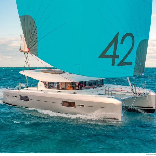 One of the images from the famous photoshoot in the Bahamas: the Lagoon 42 reached peaks of 16 knots!