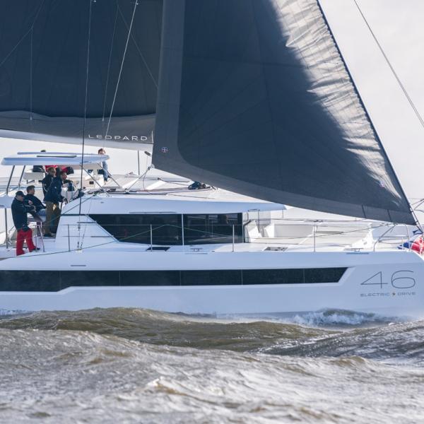 Sailing in a nice breeze with  the Performance sails. 