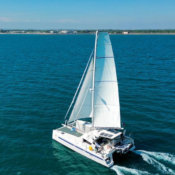 Generously canvassed and lightweight, the TRM 43 doesn’t need much breeze to create a long wake…