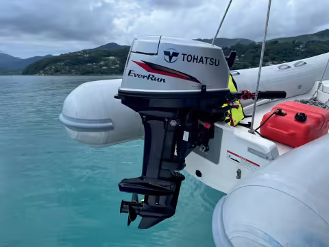 A dinghy’s fuel system is probably more vulnerable than it looks: the remote tank, and the fuel line and connectors are at risk from external knocks and bangs or sudden movements. Two good basic practices: secure the tank and always close  the breather.