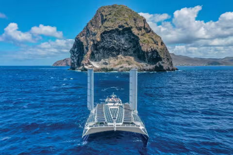 The Energy Observer catamaran (seen here in Martinique in 2020) is undoubtedly the first sailboat to have validated the fuel cell principle in the long term. ©Energy Observer