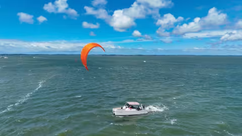 The LibertyKite® in full flight: slow boating resumes with decarbonization as its goal.