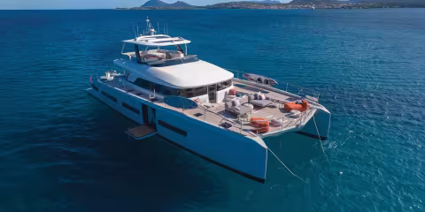 Zenit is a Lagoon Seventy 8 
built in 2024; this multiyacht offers particularly large 
outdoor spaces.