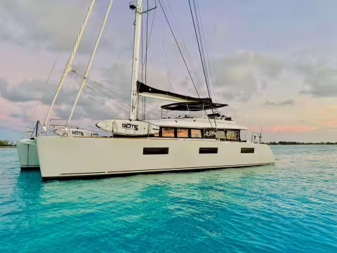 Le Rêve is a 2017 Lagoon 620. This model was produced from 2009 to 2020 in a total of 169 examples.