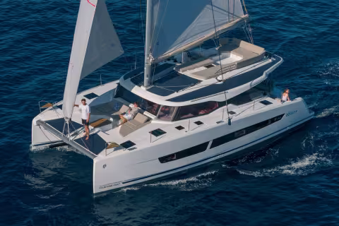 Taking your pet on a multihull: pure pleasure or maximum constraints?