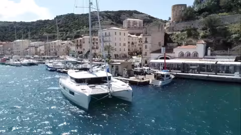 HOW-TO / TUTORIALS - Maneuvering in port 2 - Multihulls World
