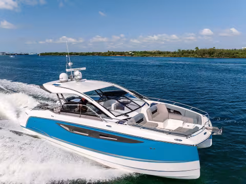 FOUR WINNS TH36 Powercat - Walkthrough With Nick Harvey - Multihulls World