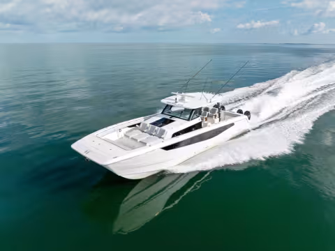 AQUILA 47 MOLOKAI Powercat - Boat Review Teaser - Multihulls World