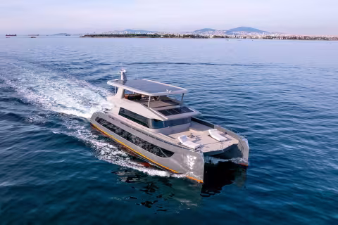 VISIONF 82 Powercat | Walkthrough | Multihulls World