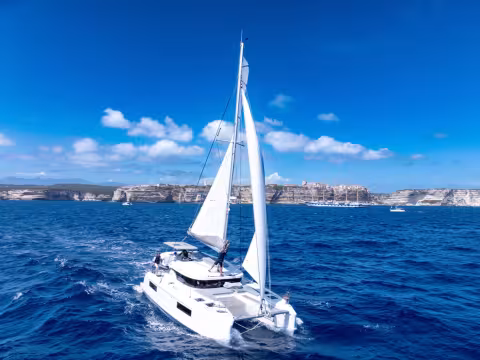 LAGOON 38 Catamaran | Complete Tour | Multihulls World