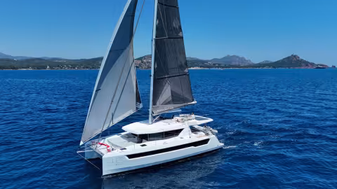 LEOPARD 46 Electric Drive | 24-Hour Boat Test | Multihulls World