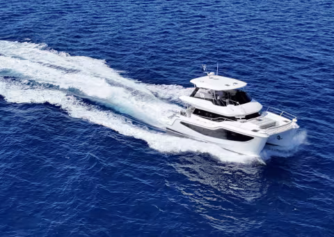 AQUILA 46 Yacht Powercat | Complete Tour | Multihulls World