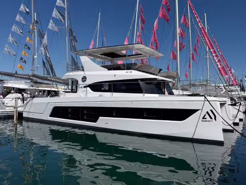 Aventura 56 MY A Powercat That’s Thinking Big | Walkthrough | Multihulls World