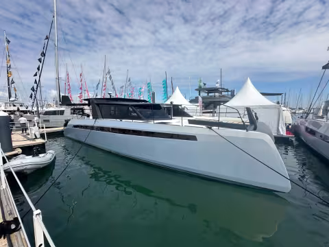 AY60 | Walkthrough | Multihulls World