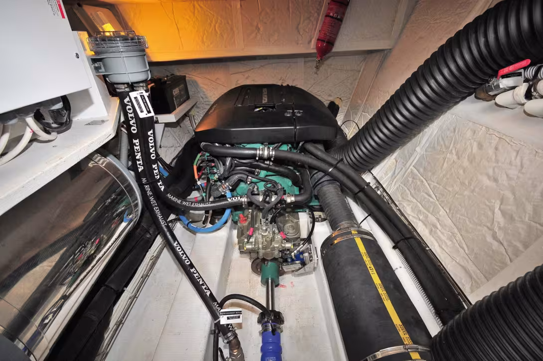 A perfectly accessible engine room, carefully insulated and with the motors set well forward in the boat, for better weight centering