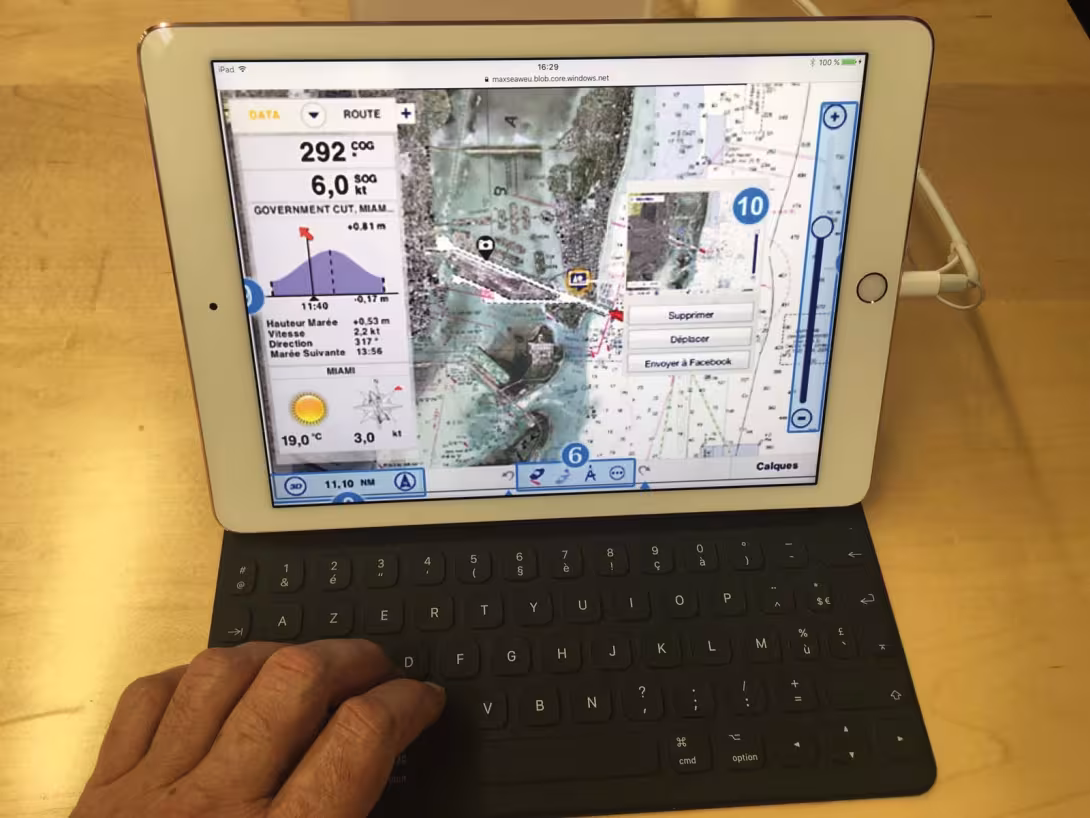The size of the screen is fundamental to envisaging ocean navigation. From 10 inches upwards, details, and above all the information in the boxes, can be seen clearly. No roundtheworldsmartphonesailors please...