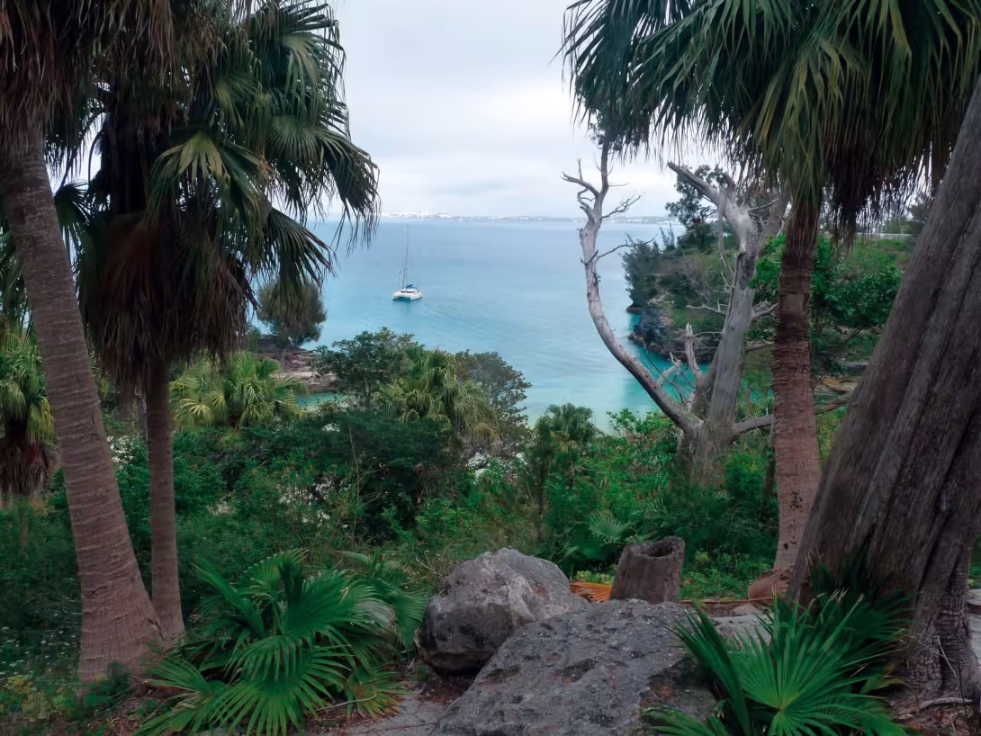 During one of his stopovers in Bermuda, Graham finds an area with generally only English-speaking cruisers…