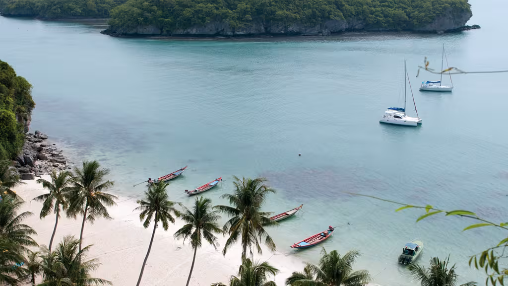 One of the most beautiful anchorages on this dream cruise around Koh Samui: Ang Thong National Park...