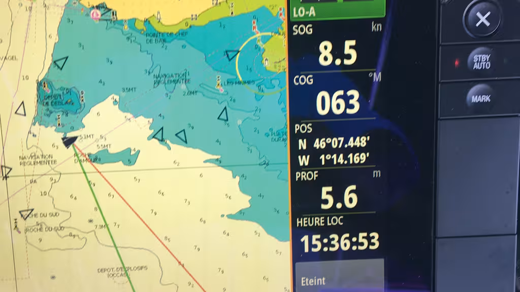 The speed of modern catamarans are made even more impressive by the fact that it doesn’t affect life on board. It’s enough to make motorboat owners sit up and think!  