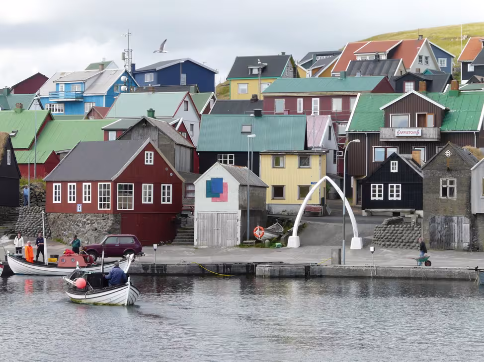 The entrance to the village of Nólsoy (Faroes) 