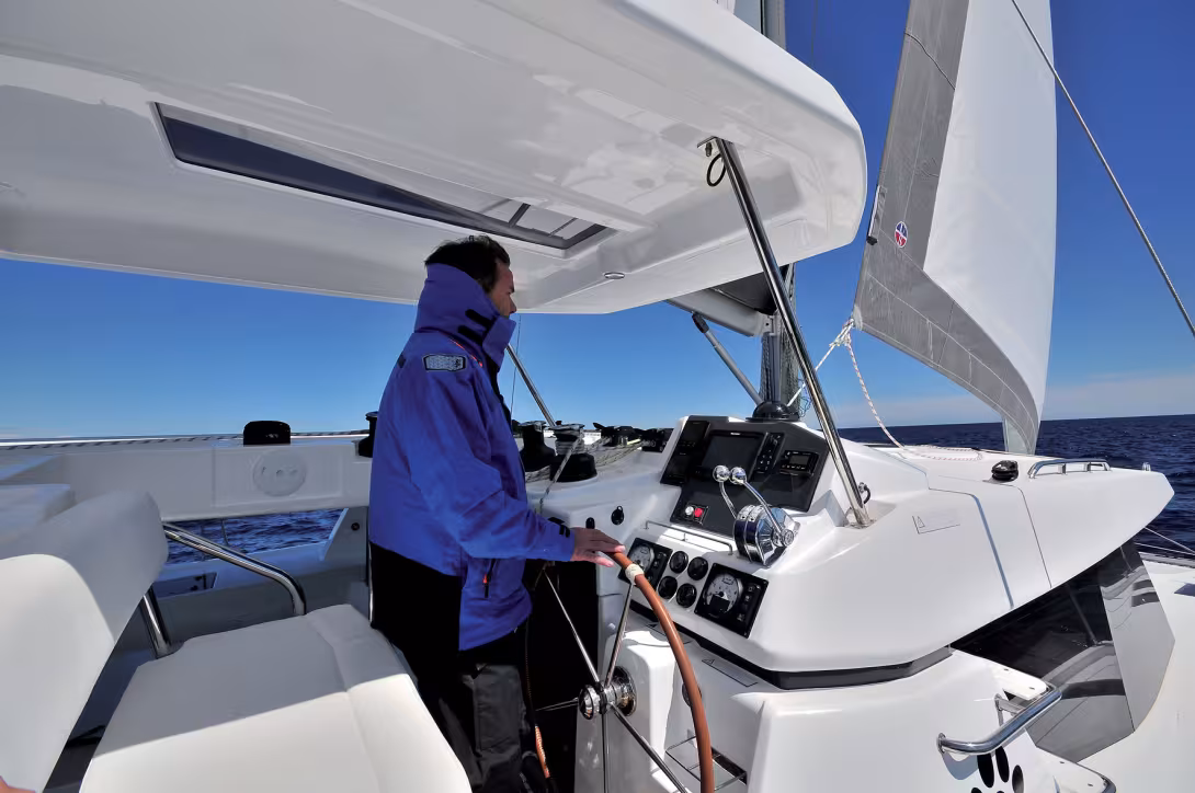 The helm station is complete, and its ergonomics pleasant. An electric winch for the mainsheet would prove practical