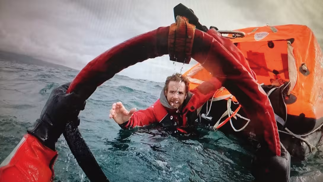 One way to set out feeling confident is to follow training courses which teach catamaran maneuvers, as well as technical issues and survival.  