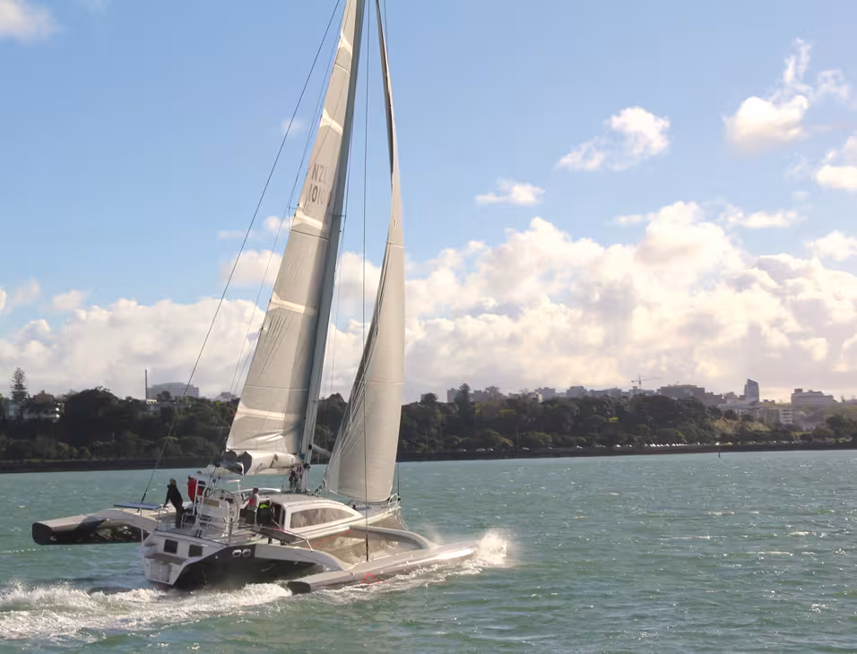 With this boat, the upwind angles can be very closed, and even in the breeze with the chop, the spray seldom reaches the cockpit 