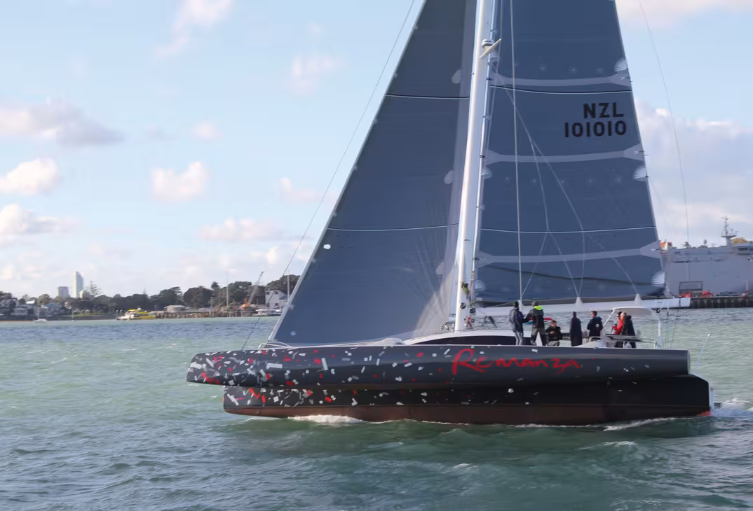 Rapido, the two-faceted multihull! It knows how to be clever, but no question of going unnoticed at anchor! 