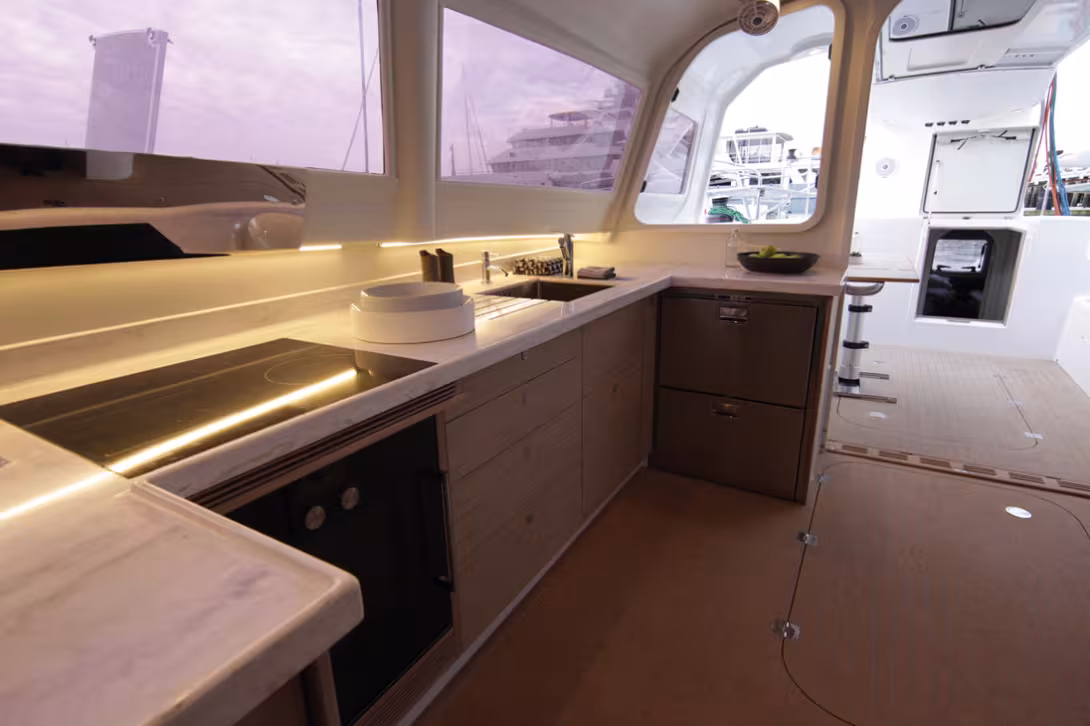 The continuity of accessibility is one of the Rapido’s strong points: at the bottom of the cockpit, access to the aft cabin 