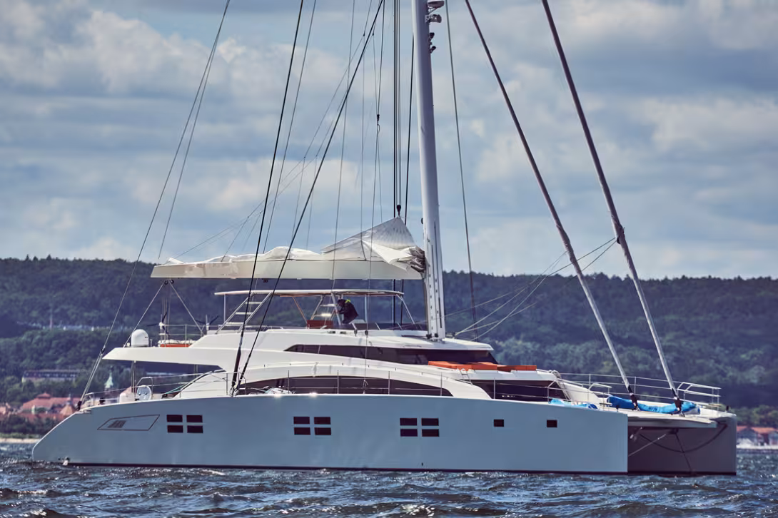 The 88 DD is an imposing catamaran with an air draft of over 40 meters... Welcome to the outsized world of superyachts! 