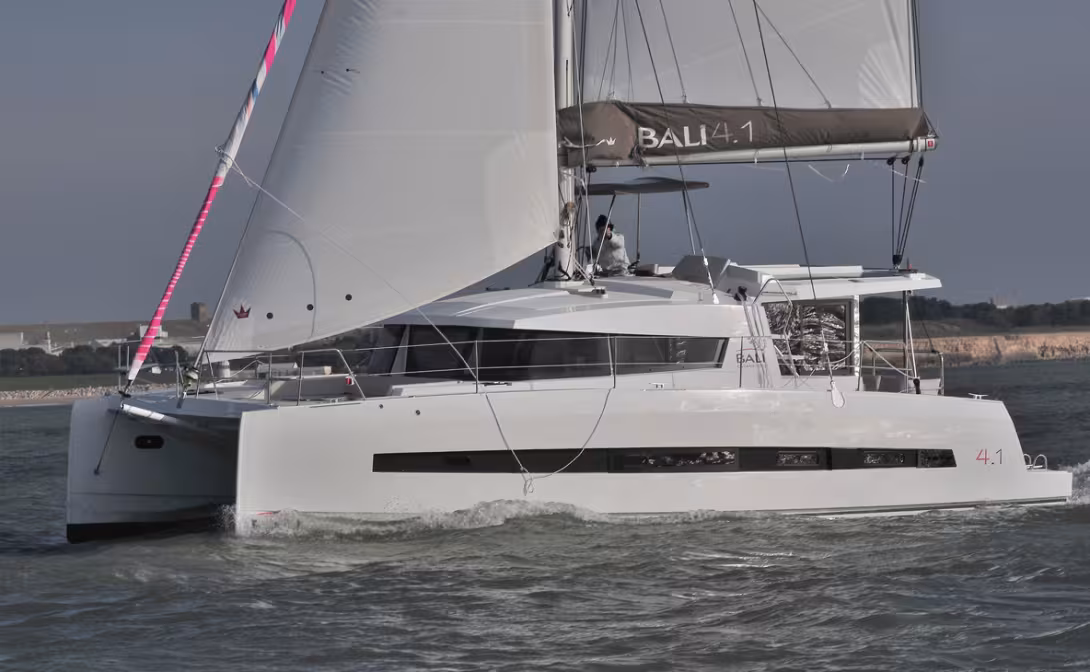 Even under main and solent, the 4.1 is agile, manageable and pleasant 