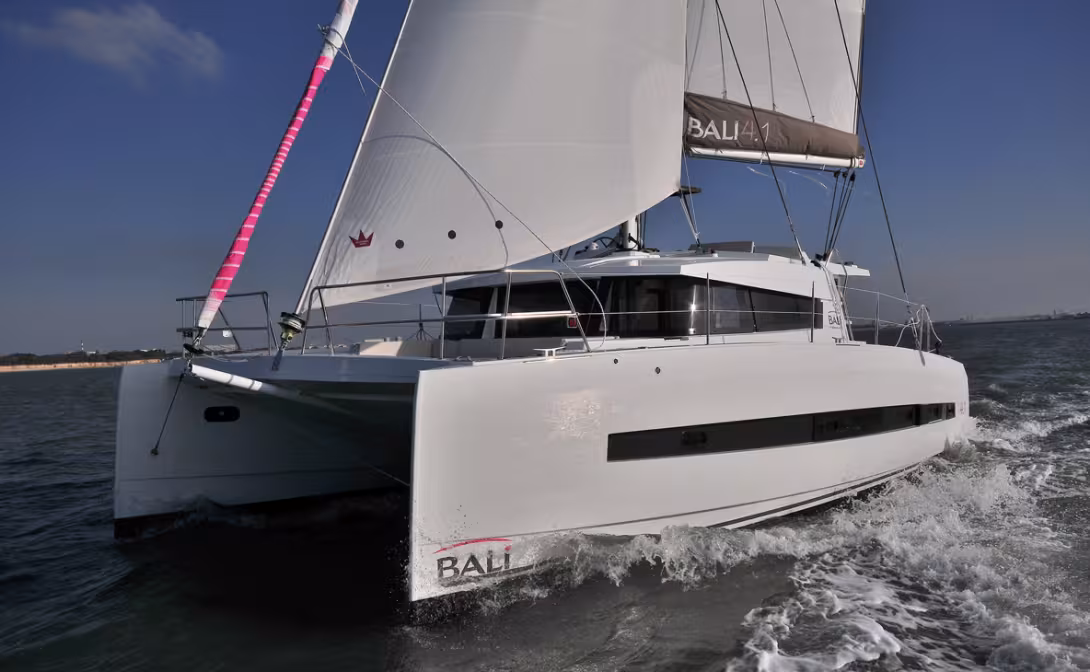 A comfortable catamaran with good dynamic qualities! Here in less than 15 kts of wind 