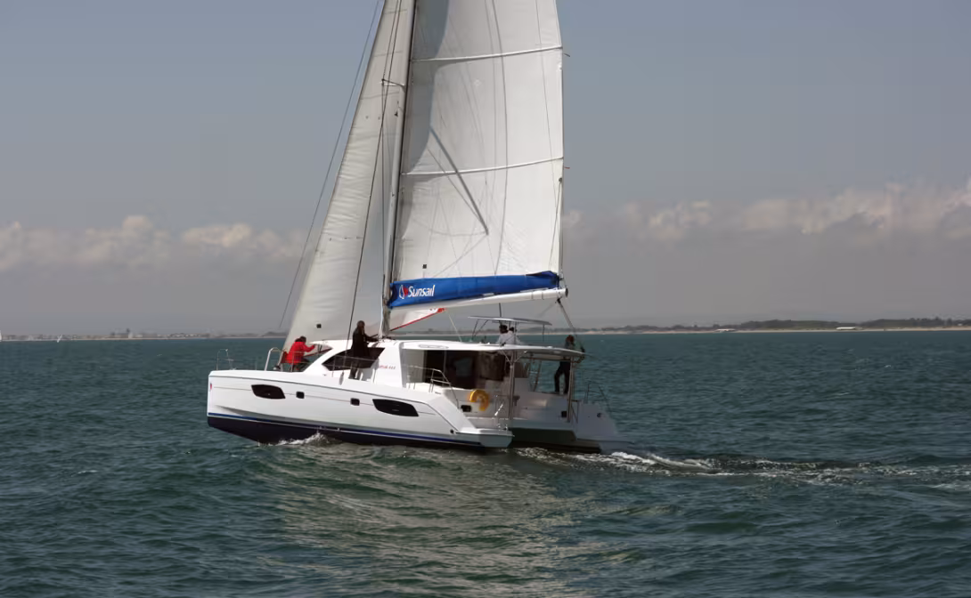 Thanks to the double steps, the Leopard 44 maintains fairly fine hulls at the waterline…