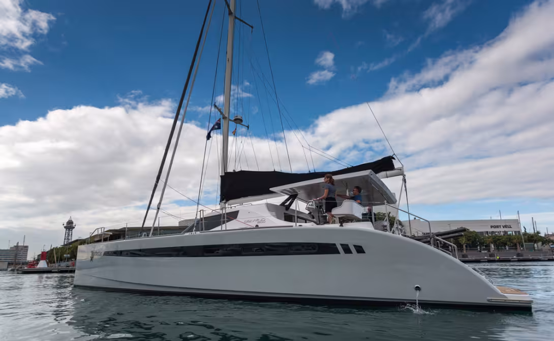 Note the elegance of the hull-step and how the proportions are maintained. This is one nice catamaran! 