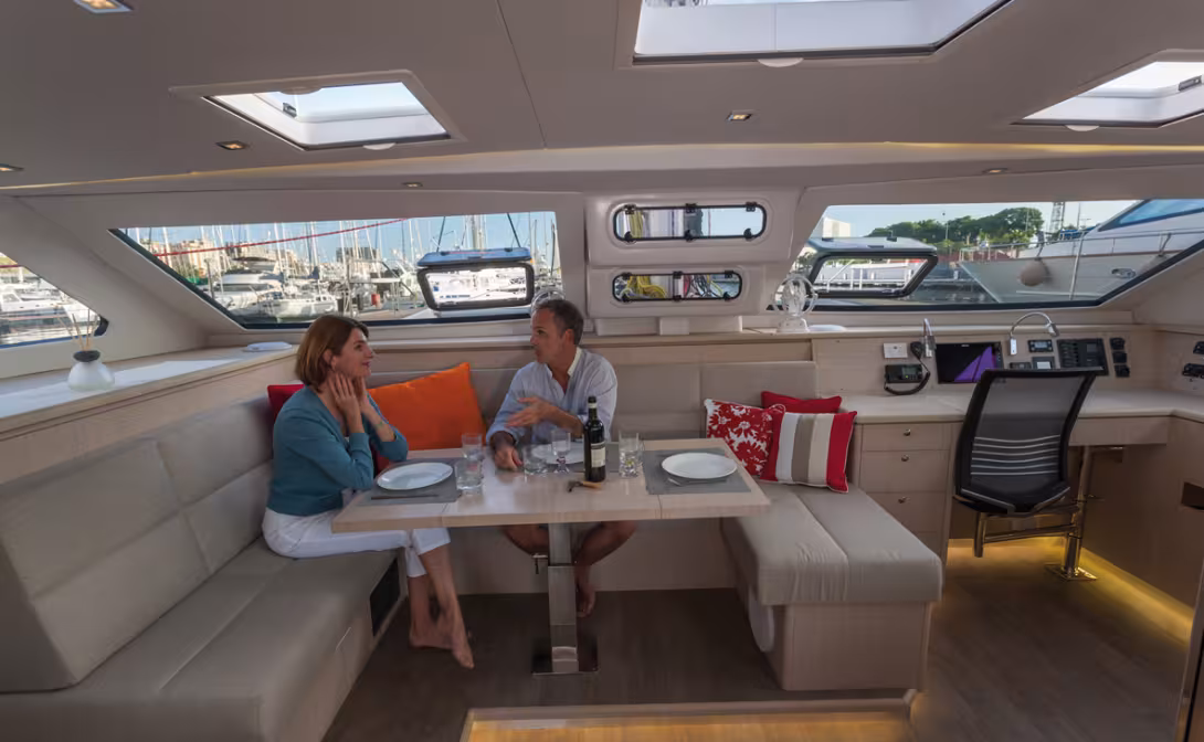 The Seawind 1600 is dedicated to life on board in permanent ultra-comfort and with a short-handed crew.  Everything in the organization of the space reflects this 