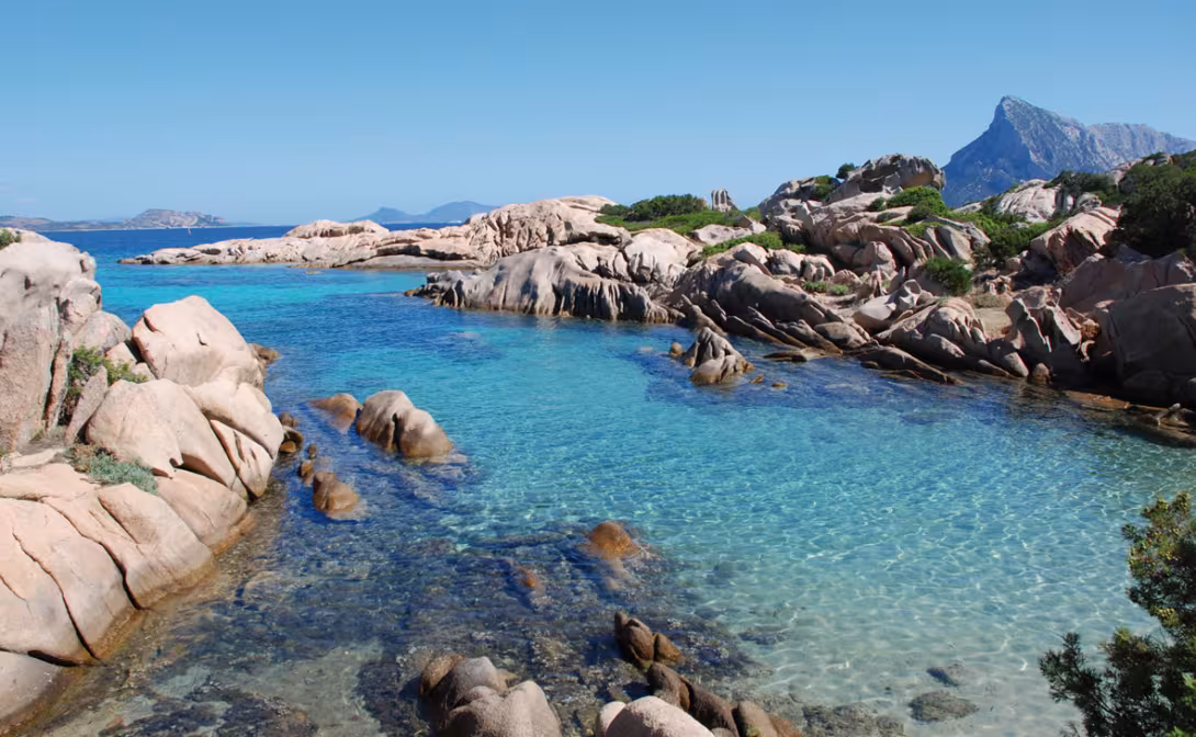 Some of the bays are almost inaccessible. However, if you feel like taking the risk, you may just be rewarded with a unique anchorage!  