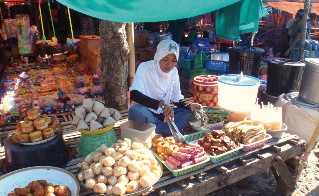 In the pasar (market) in Maumere, capital of the island of Flores…