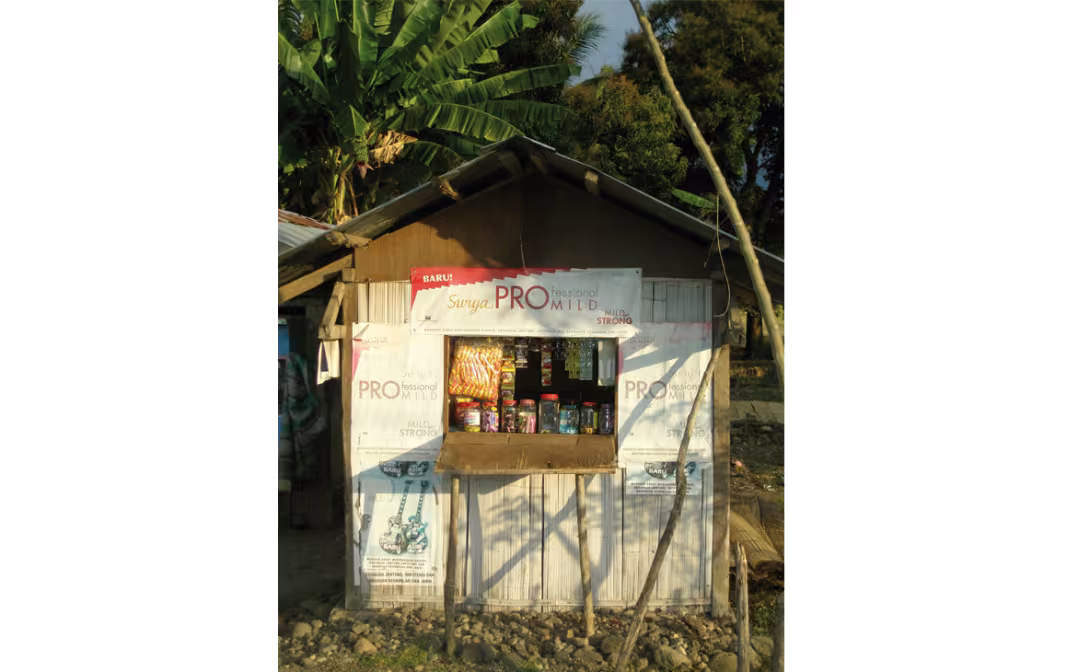 One of the countless Indonesian small traders’ huts…