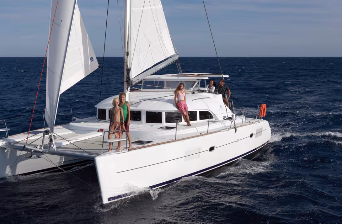 The 380 takes up the broad outline of the 410, which came out three years earlier…but offers engines accessible via rear lockers rather than under the berths.